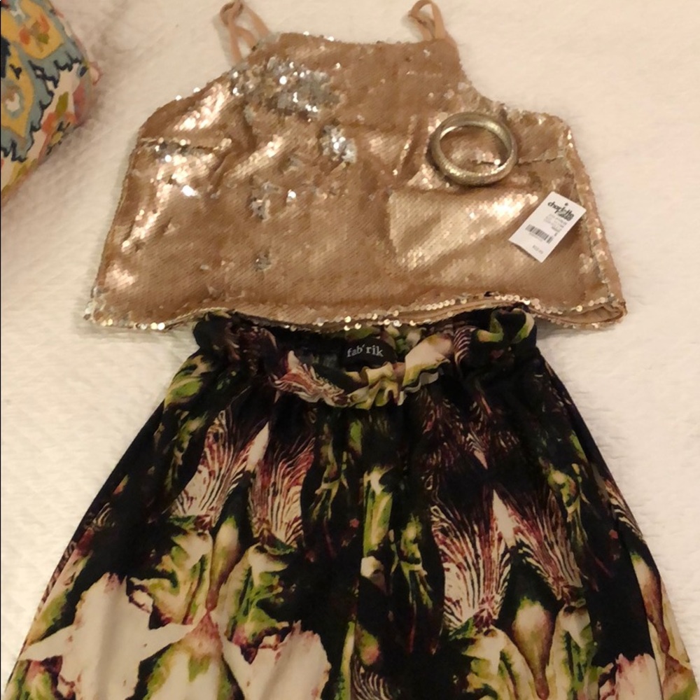 Cute crop top outfit with pants and bracelet